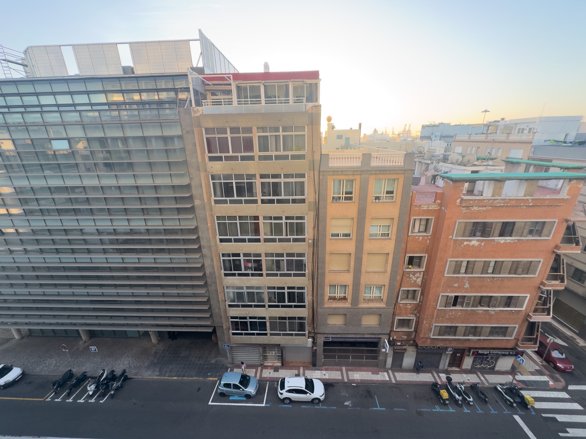 Ensimmäiset kolme päivää merinäköala hotellihuoneesta oli tämä...